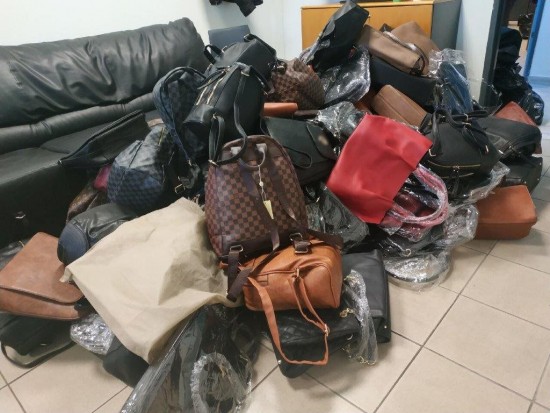 Χτύπημα κατά του παρεμπορίου: Κινητά τηλέφωνα «μαϊμού» εντόπισαν οι έλεγχοι της ΔΙΜΕΑ