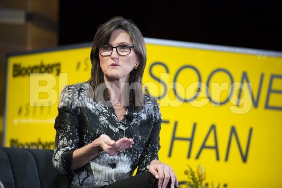 Κατάρρευση Bitcoin αλλά η Cathie Wood επιμένει: Θα φτάσει τα $500.000