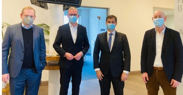 Θεοχάρης: Υψηλού επιπέδου επαφές στη Γερμανία για τον ελληνικό τουρισμό