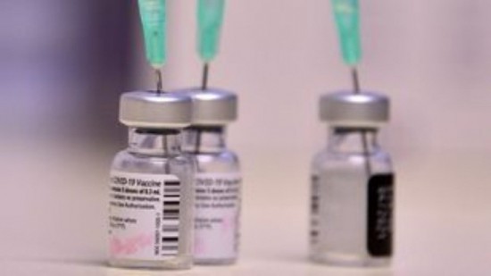 BioNTech: Βουτιά σχεδόν 5% για τη μετοχή – Απογοήτευσαν οι πωλήσεις εμβολίων Covid