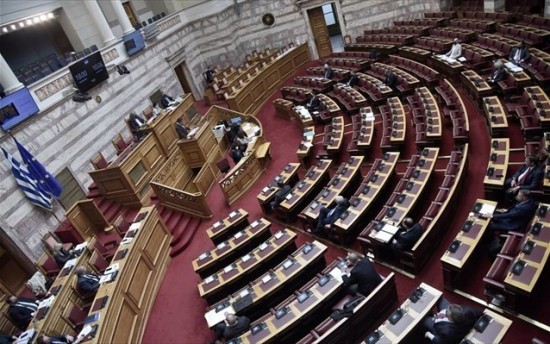 Συνεπιμέλεια: Σήμερα η ψήφιση του νομοσχεδίου – Έντονες διαφωνίες στη Βουλή