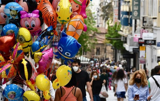 Εορταστικό ωράριο – Χριστούγεννα 2021: Ποιες ημέρες και ώρες είναι ανοιχτά τα καταστήματα (vid)