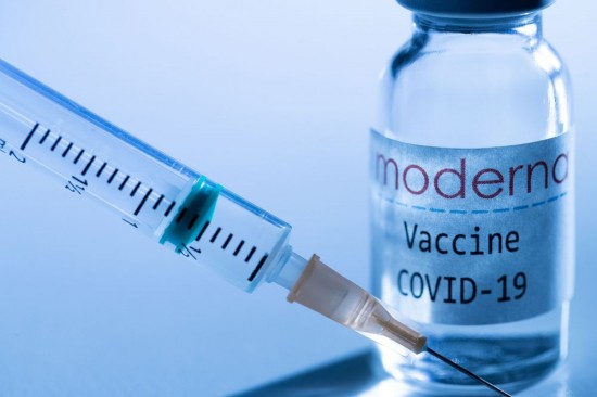 Moderna για Όμικρον: Σε 2-6 εβδομάδες τα στοιχεία για την αποτελεσματικότητα των εμβολίων