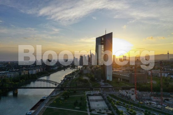 Αναμένεται επέκταση του προγράμματος αγοράς ομολόγων της ΕΚΤ