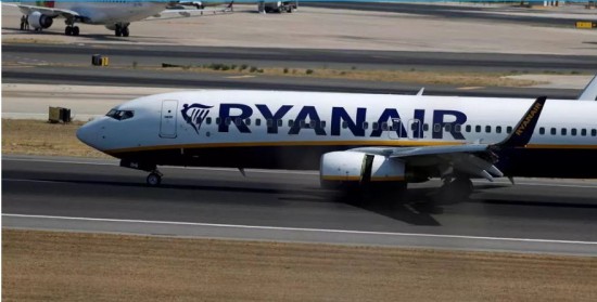 H Ryanair τα βάζει με τις online πλατφόρμες: «Booking.com, Kiwi και Kayak λειτουργούν σαν πειρατές»