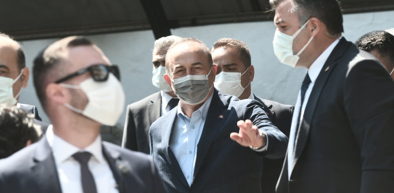 Τσαβούσογλου: Με υποσχέσεις για βοήθεια στην «τουρκική μειονότητα» η επίσκεψη στη Θράκη (Vid)