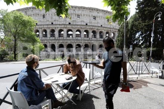 Το τέλος των lockdowns: Η αργή επιστροφή της Ευρώπης στην κανονικότητα