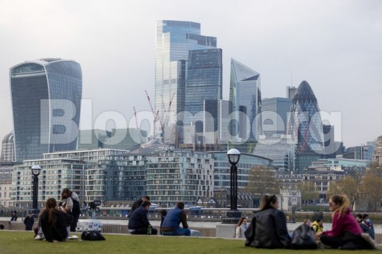 Νέοι ουρανοξύστες υψώνονται δίπλα σε άδεια γραφεία στο City του Λονδίνου – Η επόμενη μέρα