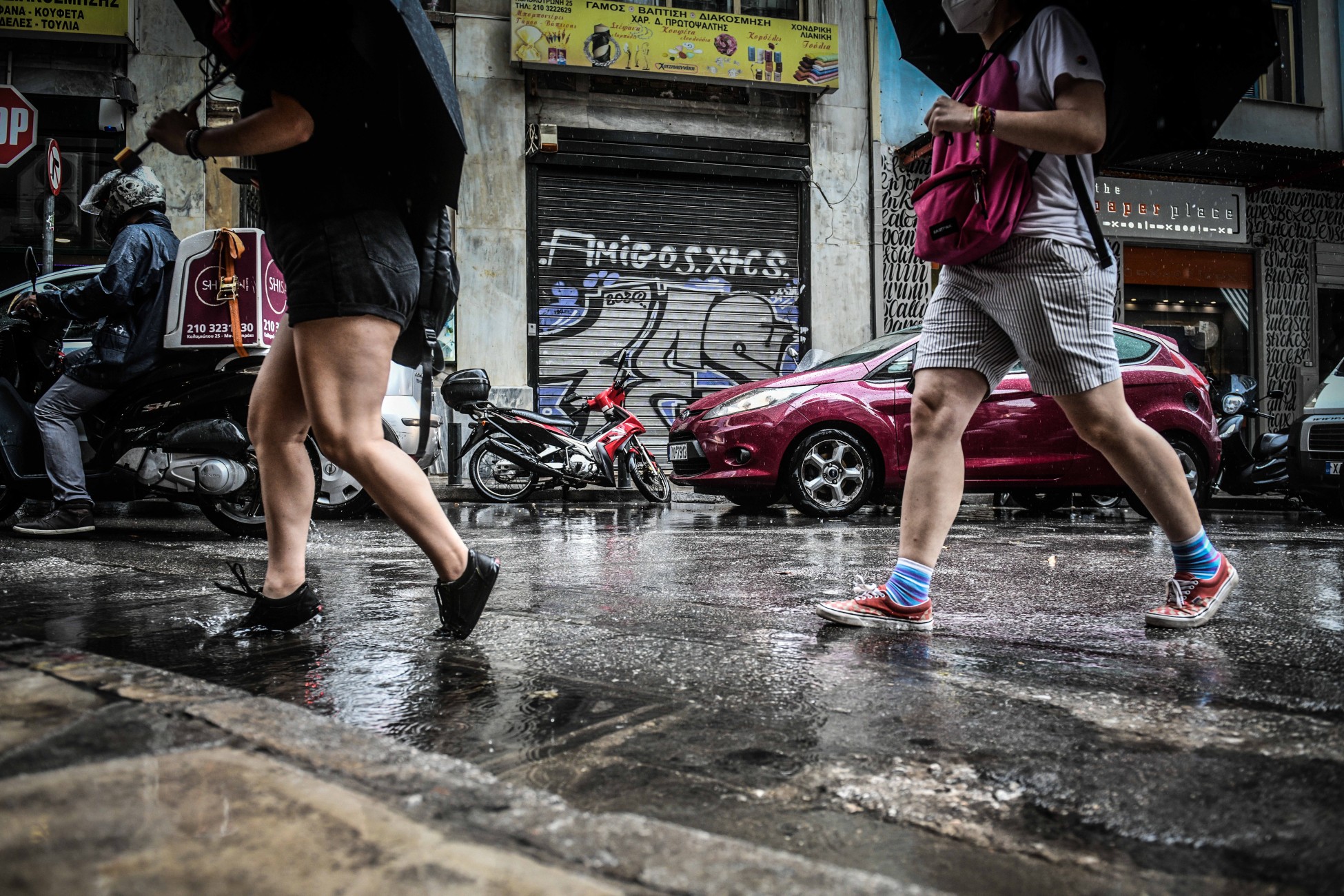 Καιρός σήμερα: «Άνοιξαν οι ουρανοί» στην Αττική – Καταιγίδες, διακοπές ρεύματος, χαλάζι (upd)