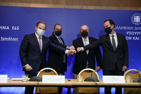Αυτοκινητόδρομος Ε65: Υπεγράφη η σύμβαση για το αναπτυξιακό έργο – Ξεκινά η κατασκευή του