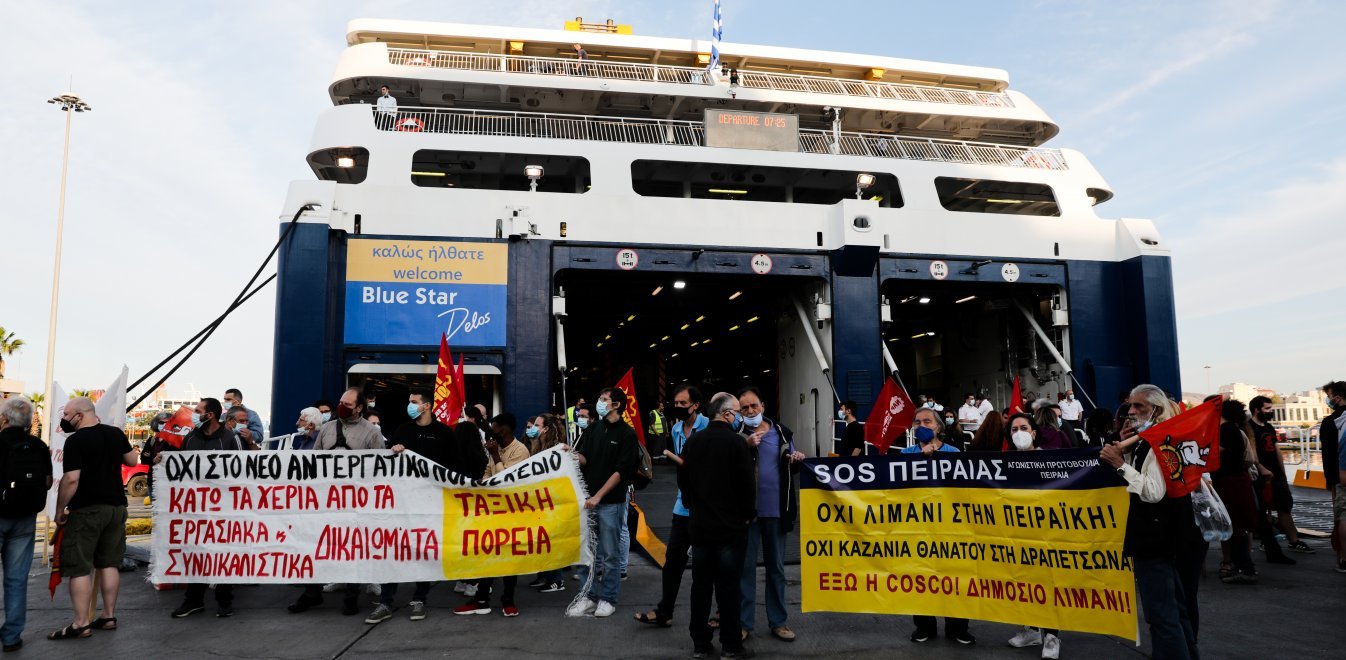 Δεμένα τα πλοία στα λιμάνια: Διαμαρτυρίες επιβατών που ήξεραν ότι θα ταξιδέψουν (Vid)