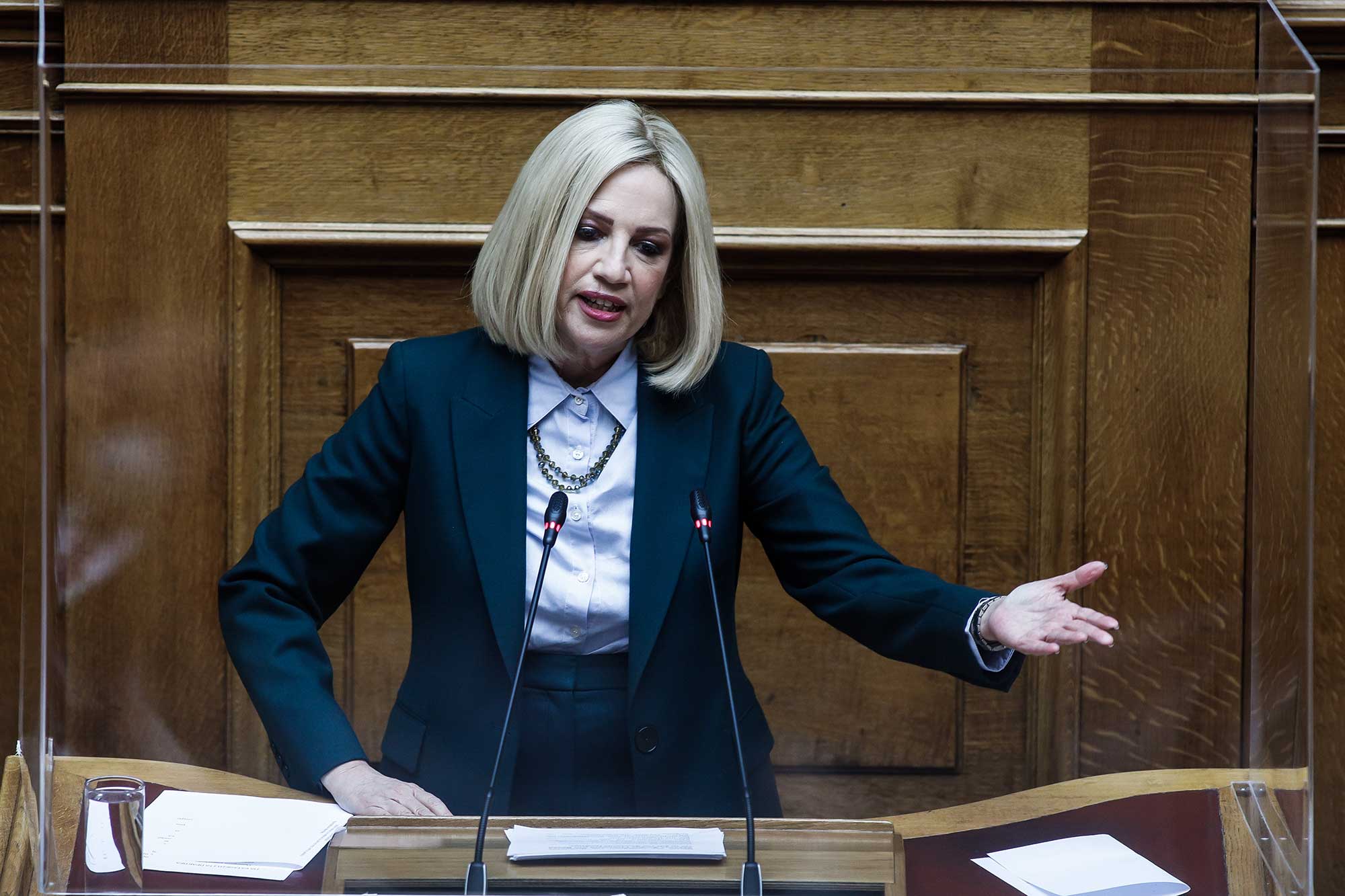 Γεννηματά για εργασιακό ν/σ: Οι διατάξεις του απαιτούν από τον εργαζόμενο να σκύψει το κεφάλι