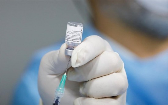 Μόσιαλος: Από τον Οκτώβριο τα νέα εμβόλια για τον κορωνοϊό και τις μεταλλάξεις της Όμικρον