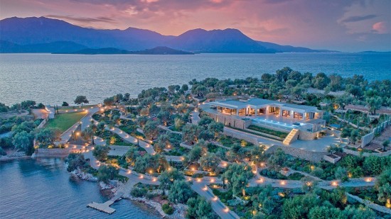 Οικογένεια Σκλαβενίτη: Πώς έκαναν το άγνωστο Μεγανήσι προορισμό για VIPs