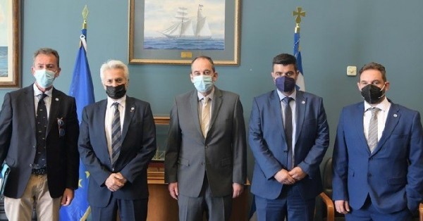 Πλακιωτάκης: Θεσμική συνάντηση με το προεδρείο της Διεθνούς Ναυτικής Ενώσεως