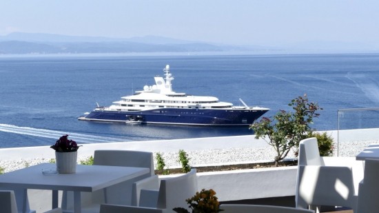 Στη Σκιάθο ο σεΐχης του Κατάρ: Το πλωτό παλάτι Al Mirqab και η επιθυμία του