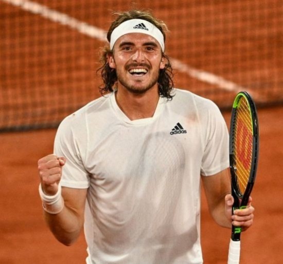 Τσιτσιπάς-Μεντβέντεφ 3-0 – Θριαμβευτική πρόκριση στους 4 του Roland Garros