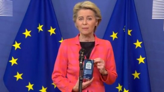 Ούρσουλα φον ντερ Λάιεν: Mε το ψηφιακό πιστοποιητικό στο χέρι ξεκινά την ευρωπαϊκή της περιοδεία