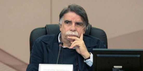 Βατόπουλος: Λάθος ο όρος «προνόμια» για τους εμβολιασμένους (vid)