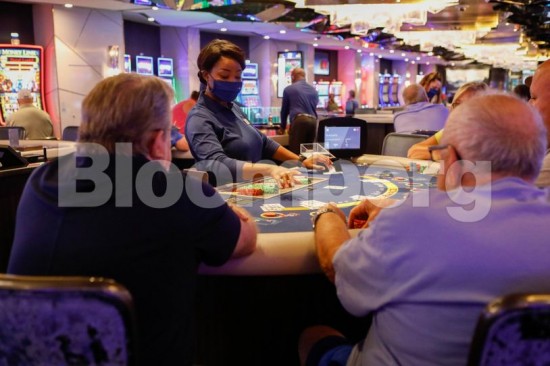 Στις κρουαζιέρες, οι ανεμβολίαστοι είναι πολίτες Β’ κατηγορίας