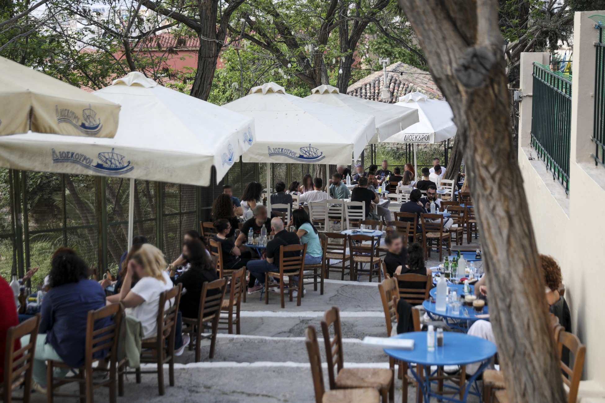 Εστίαση: Από 713 έως 964 ευρώ θα διαμορφωθούν άμεσα οι νέοι κατώτατοι μισθοί