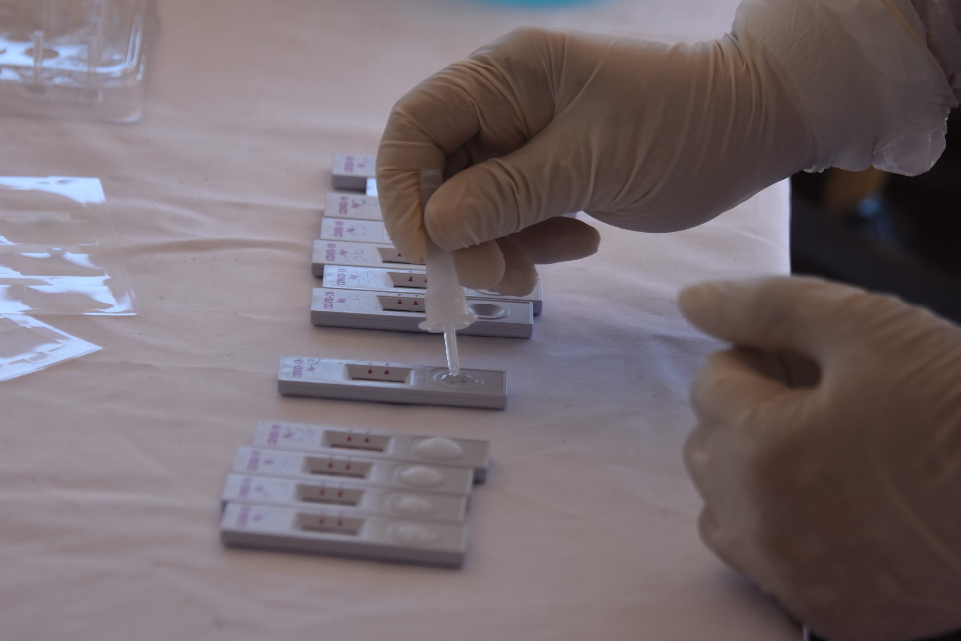 Kορωνοϊός: Χωρίς ΦΠΑ τα τεστ – Πόσο κοστίζουν τα PCR και rapid