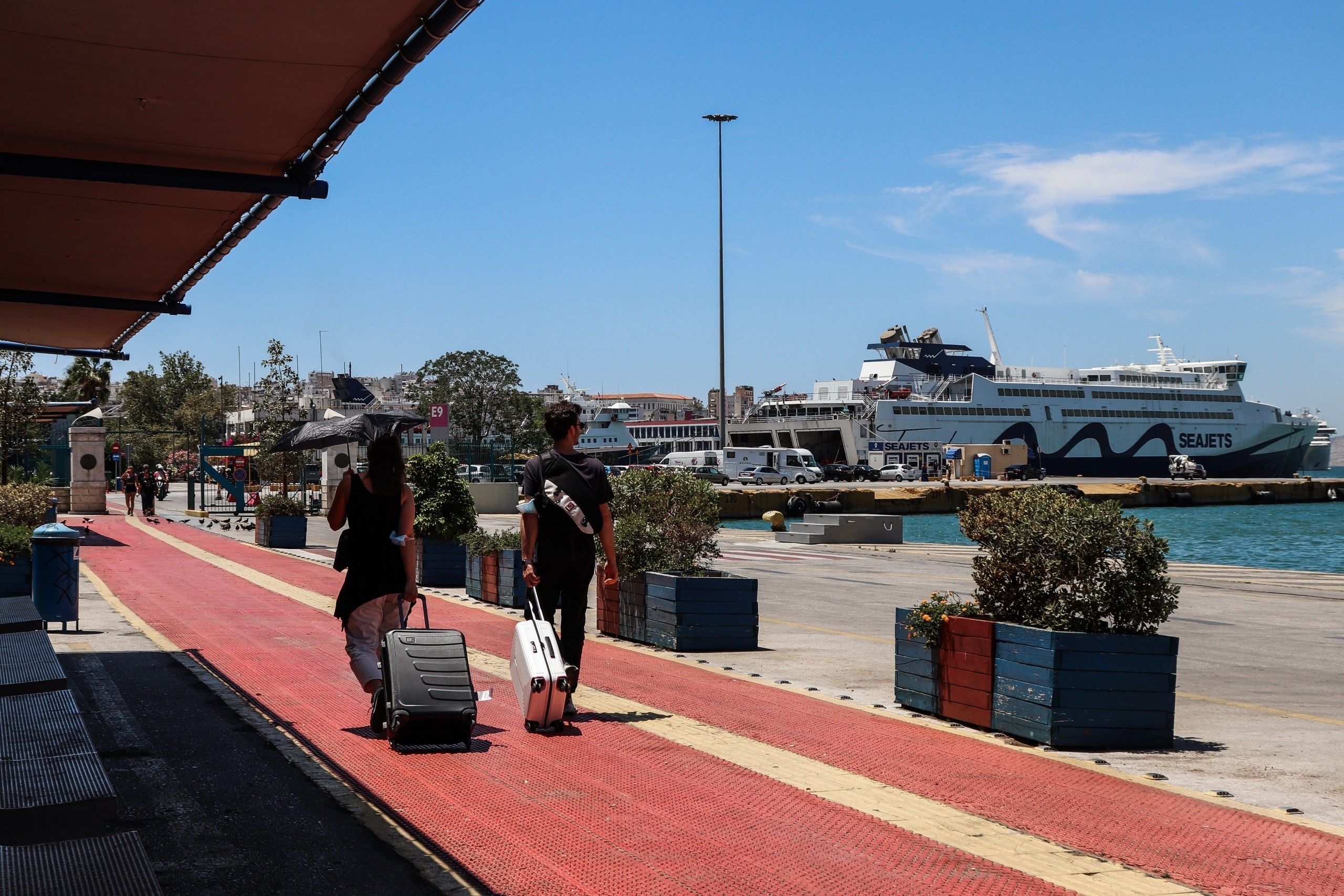 ploio-peiraias-epivates