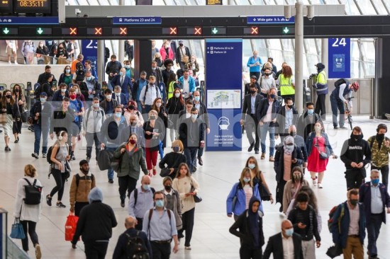 Βρετανία: Έτοιμη να «ανοίξει» η οικονομία – Μπαράζ προσλήψεων στις επιχειρήσεις