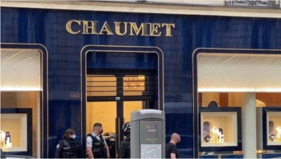 Παρίσι: Συνελήφθη ο ληστής με το ηλεκτρικό πατίνι – Βρέθηκαν τα πανάκριβα κοσμήματα