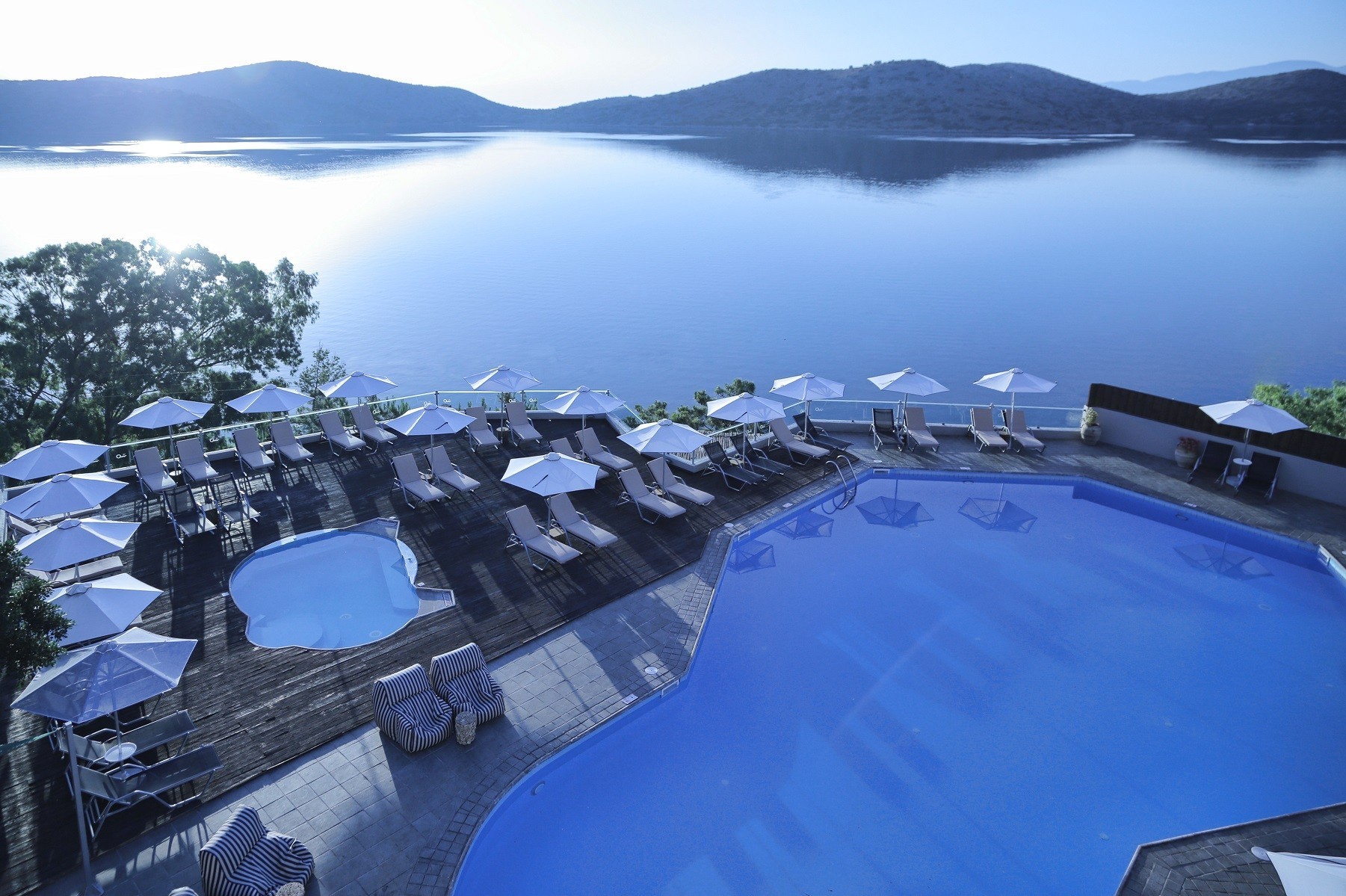 Hotel Investment Partners: Εξαγόρασε το Elounda Blu στην Κρήτη από τη Ledra Hotels & Villas
