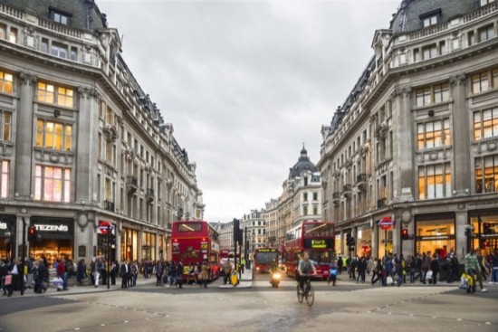 Λονδίνο: Οι φουσκωμένοι λογαριασμοί στέλνουν τους εργαζόμενους πίσω στα γραφεία