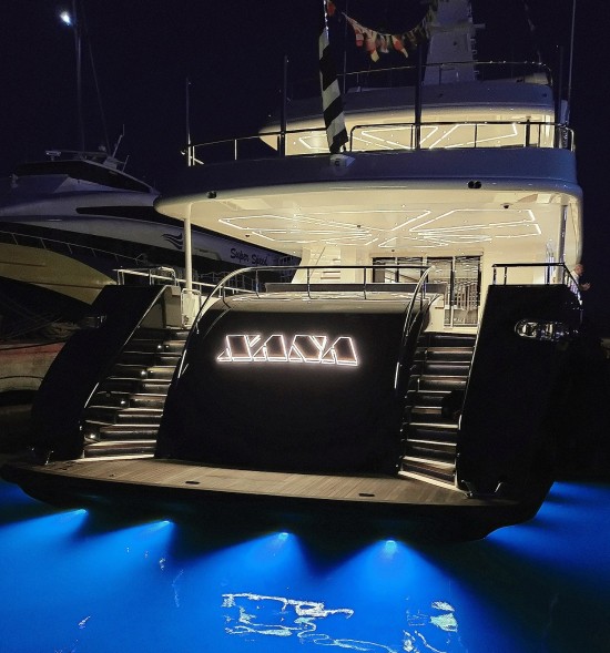 Η εντυπωσιακή ανακαίνιση του mega yacht «XANA» στο Πέραμα (pics)