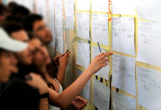 Πανελλαδικές: Aγωνία τέλος – Στις 13:00 θα ανακοινωθούν τα αποτελέσματα