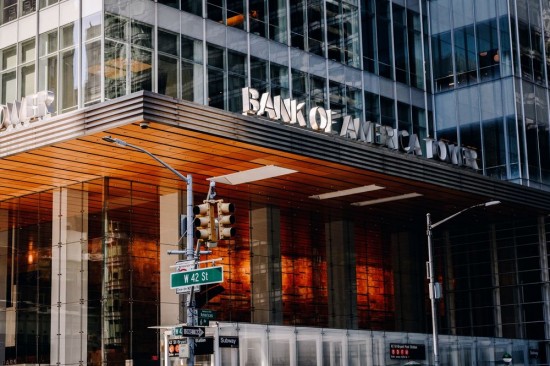 BofA: Τρεις κινητήριες δυνάμεις πίσω από την ελληνική οικονομία – Οι προβλέψεις για φέτος και το 2025 (γραφήματα)