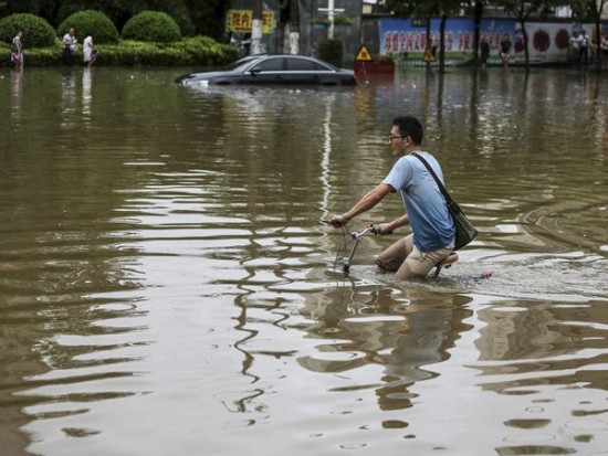 Σαρωτικές πλημμύρες στην Κίνα: Τουλάχιστον 33 νεκροί και 8 αγνοούμενοι