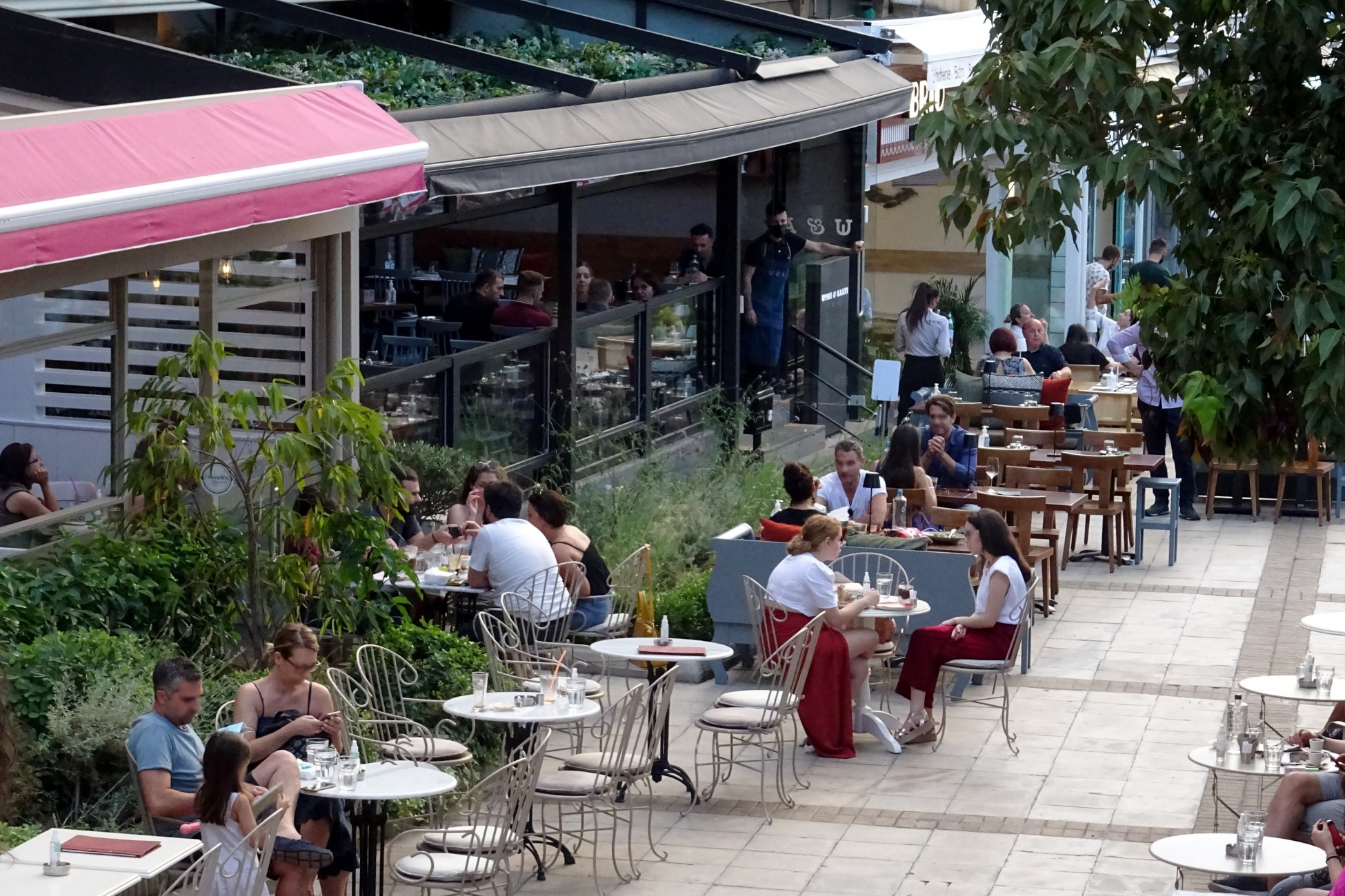 ΕΣΠΑ: Παράταση υποβολής νέας αίτησης για εστίαση και δικηγόρους