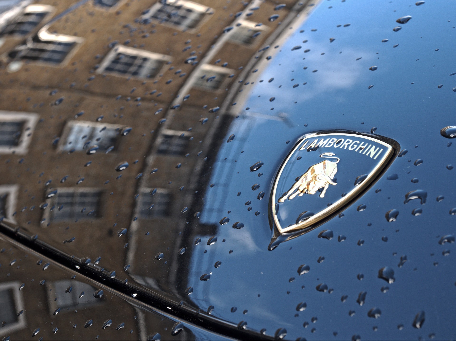 Αποκαλυπτήρια για το πρώτο υβριδικό αυτοκίνητο της Lamborghini