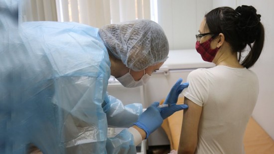 EMA: Έκτακτη σύγκληση για τη χρήση του εμβολίου της Pfizer σε παιδιά 5-11 ετών