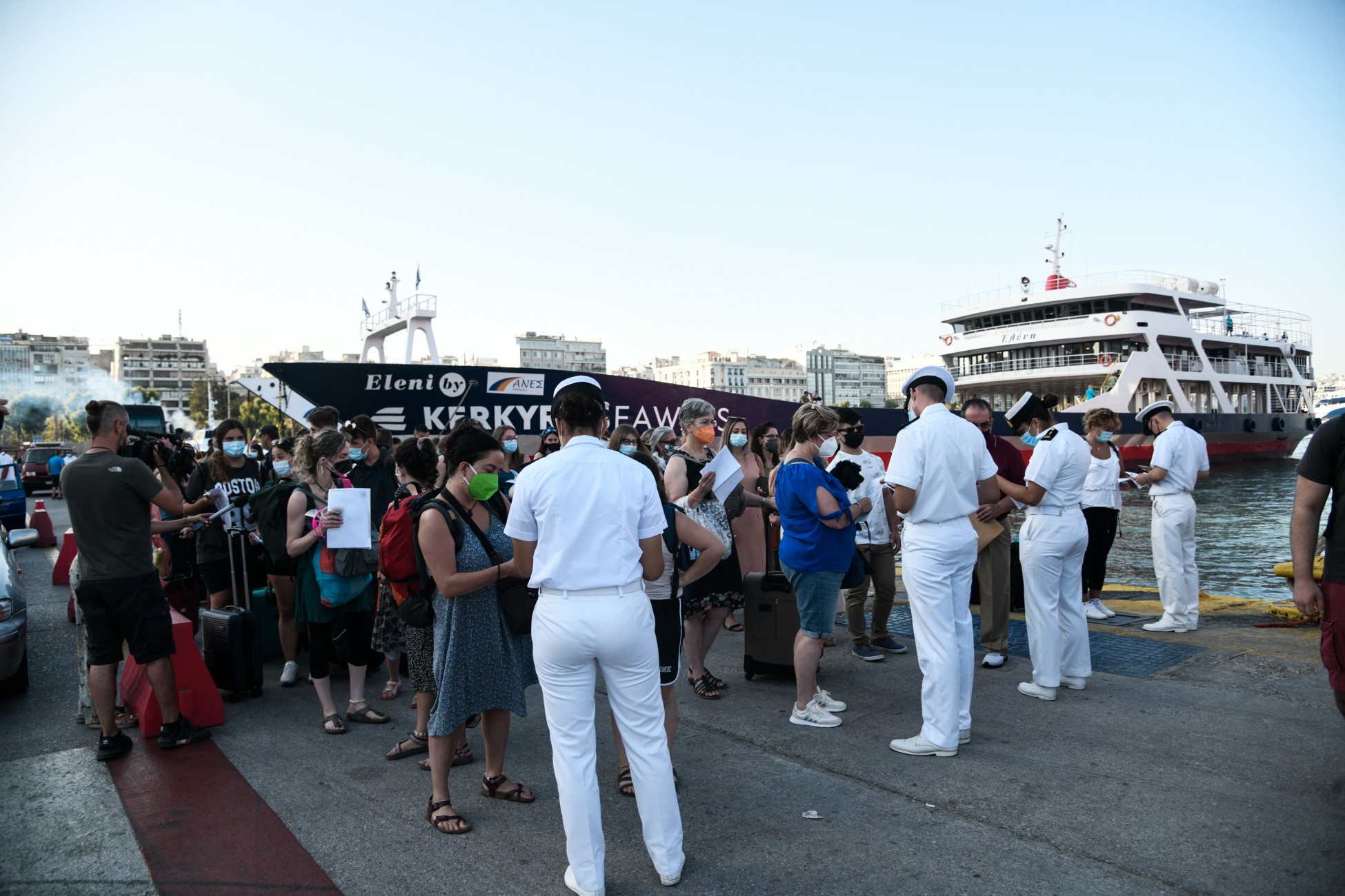 Ταξίδι με πλοίο: Πώς ταξιδεύουμε από και προς τα νησιά – Ποια τα απαραίτητα έγγραφα (vid)