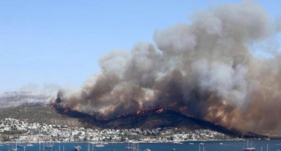 Tουρκία: Στους έξι οι νεκροί από τις πυρκαγιές – Εκκενώθηκαν σπίτια και ξενοδοχεία στο Μπόντρουμ