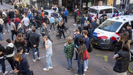 Σοκαρισμένη η Ολλανδία από την απόπειρα δολοφονίας αστυνομικού ρεπόρτερ