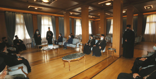 Στήριξη της Εκκλησίας στους εμβολιασμούς ζήτησε ο Κικίλιας – Τι είπαν Ιερώνυμος και Τσιόδρας