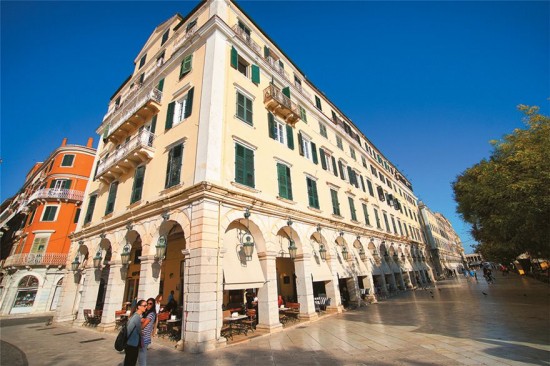 Αλ. Γκερέκος: Άλλαξε χέρια ένα από τα «φιλέτα» της πλατείας Λιστόν στην Κέρκυρα