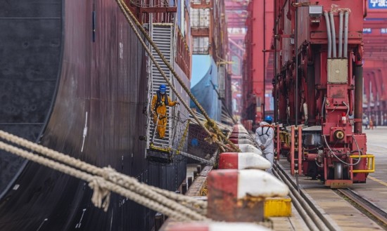 Χάος στα κινεζικά λιμάνια: Σε υψηλό 13 ετών οι ναύλοι για μεταφορά χύδην φορτίων
