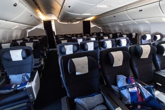 Πιστοποιητικά εμβολιασμού: Η Ευρώπη πετάει ξανά, η Αμερική και η Κίνα ακυρώνoυν πτήσεις