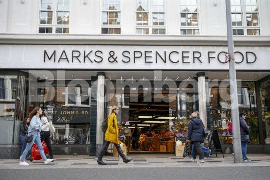 Marks & Spencer: Οι ισχυρές πωλήσεις αναβαθμίζουν τις προβλέψεις για τα κέρδη