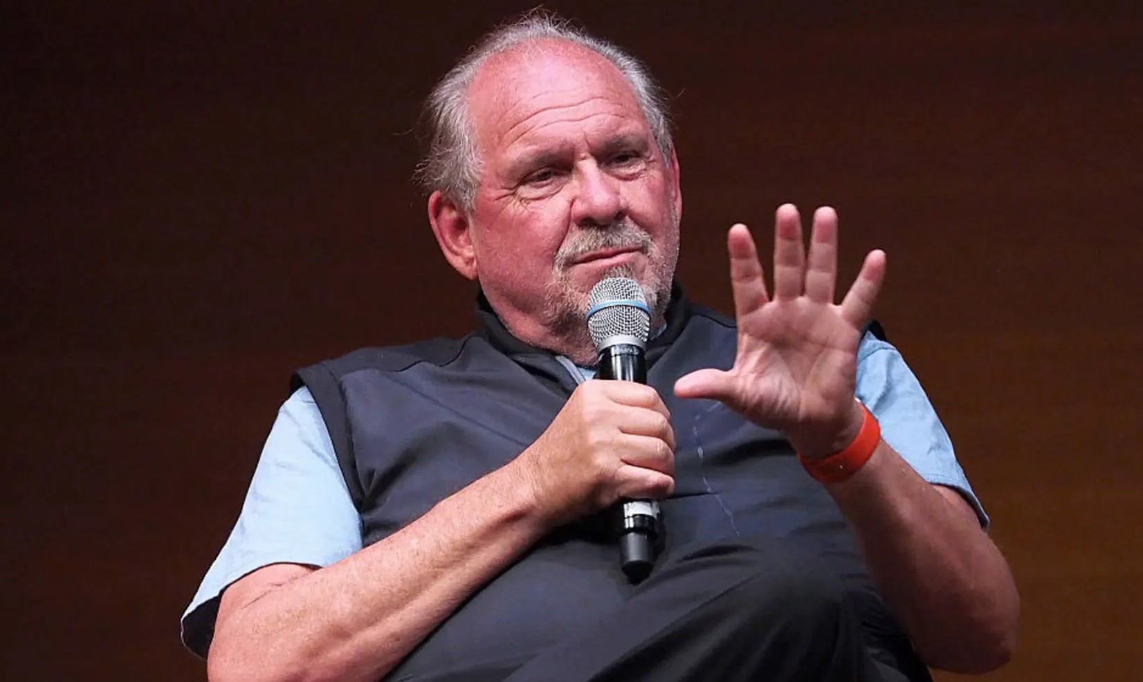 Επιφανής επιδημιολόγος: «Βρισκόμαστε πιο κοντά στην αρχή, παρά στο τέλος της πανδημίας»