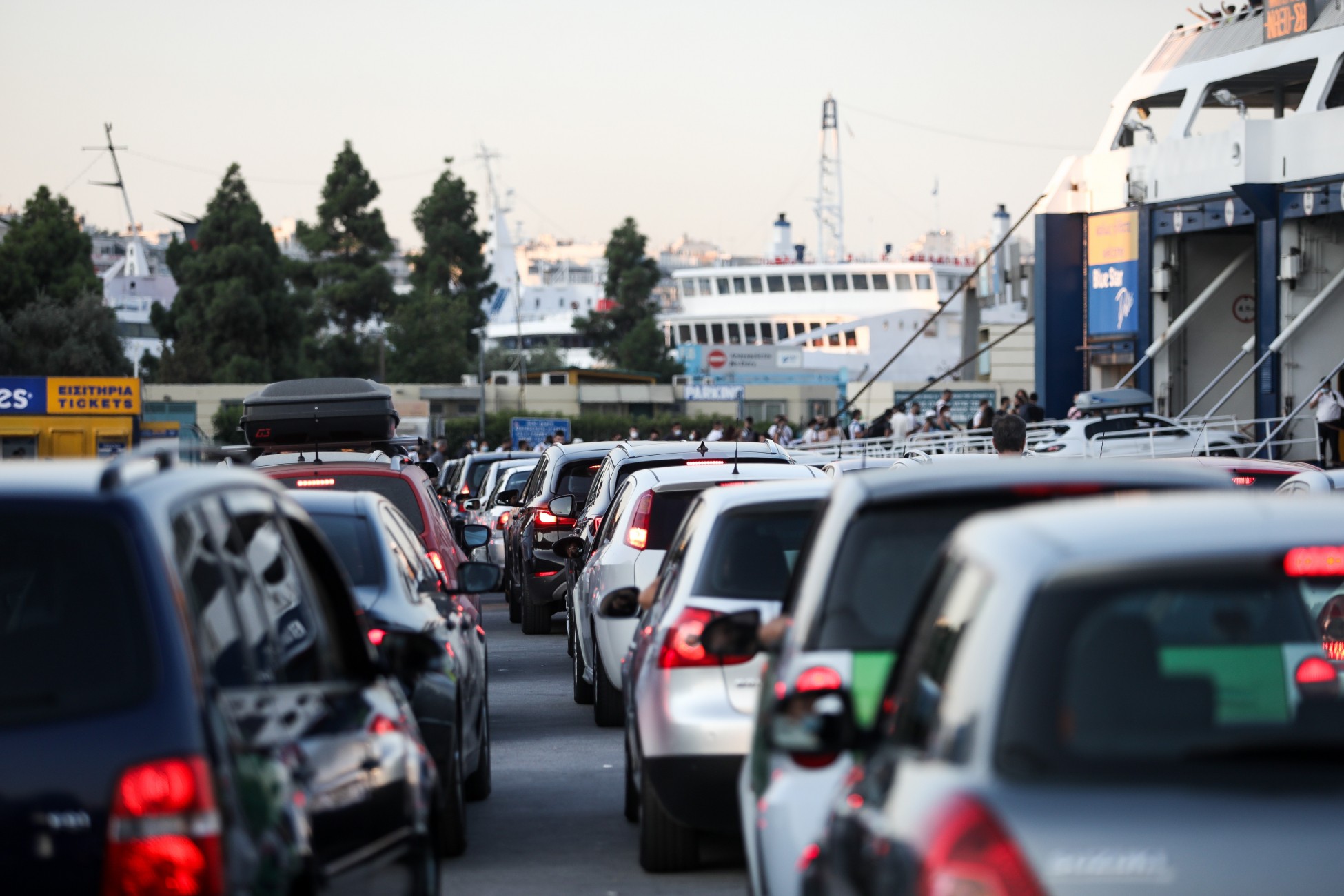 Δεκαπενταύγουστος: Αυξημένη κίνηση στα λιμάνια – Τι χρειάζεται για ταξίδι με πλοίο (vid)