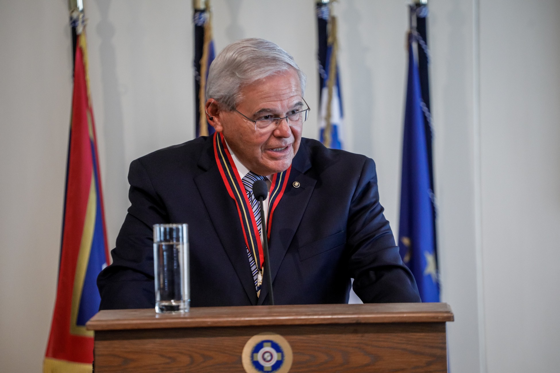 Μενέντεζ: Οι ΗΠΑ δεν δίνουν νέα οπλικά συστήματα στην Τουρκία αν δεν ξεκαθαρίσει το θέμα των S-400