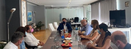 Θεοχάρης: Συνάντηση με εκπροσώπους του τουριστικού κλάδου από την Εύβοια